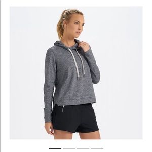 Vuori womens halo essential hoodie size L like new.